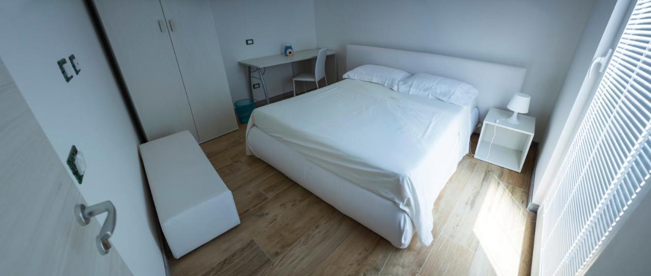 La Casa Di Penelope B&B E Noleggio Bici Elettriche Ispica Bagian luar foto